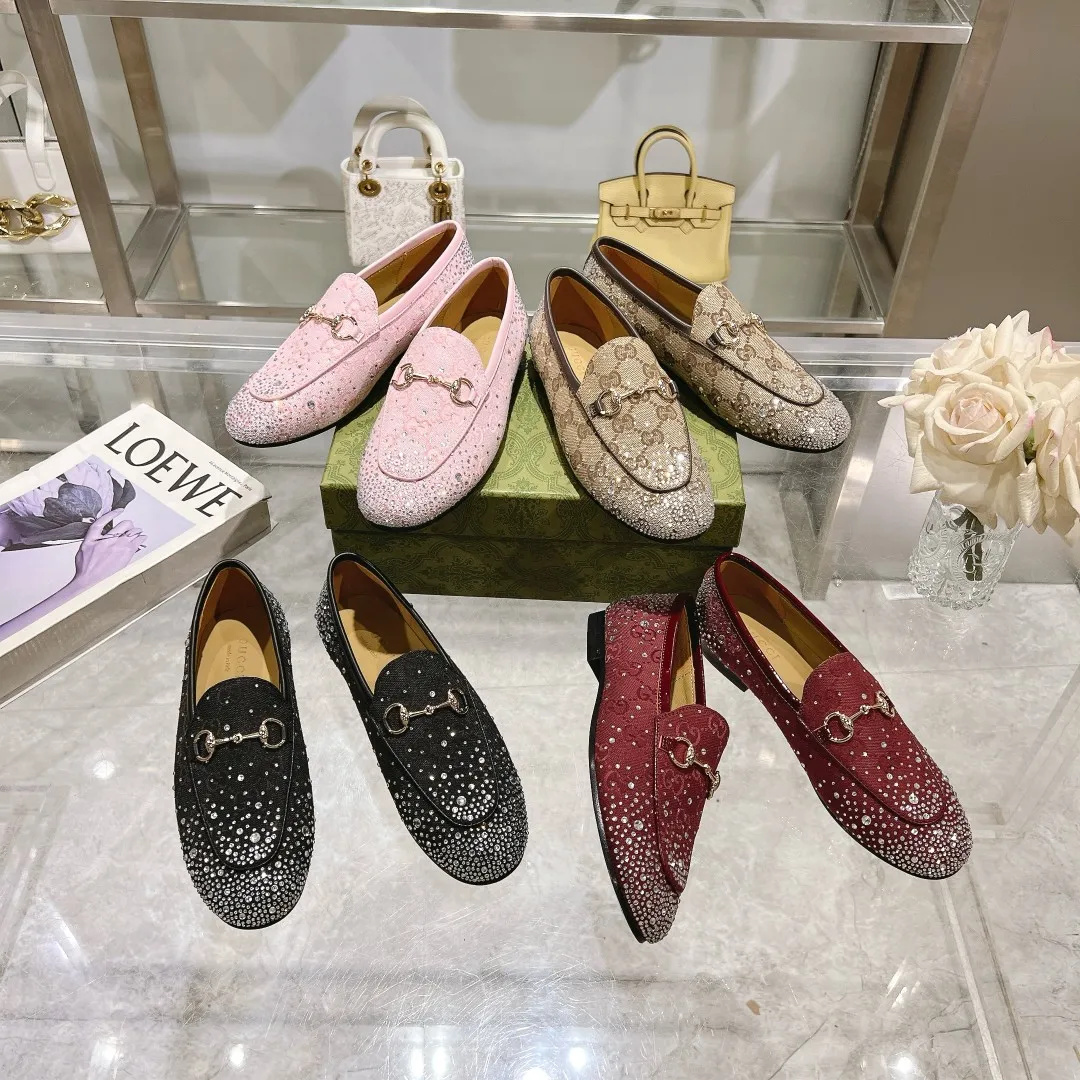 👟👟Ex-factory price 500👟👟 Women's Shoes Women's Clothing Genuine Leather Sole +50 Burgundy G Diamond (35-41) (41/42 Customized) As an outstanding representative of Gucci's design heritage, the Jordaan series of loafers with horsebit buckles vividly highlight the classic elegance. Crafted from the brand's signature monogram canvas, this shoe is timeless. Made from soft material and with a refined, smooth silhouette, these shoes are a perfect expression of everyday elegance. Gucci Angora Red GG Canvas Women Light Gold Tone Hardware Horsebit Faceted Crystal Detail Leather Sole Flat